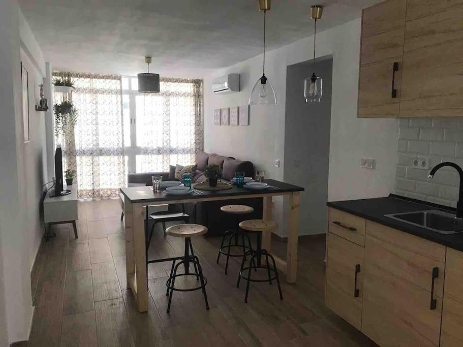 Ideal Apartamento En El Barrio De Las Delicias Malaga Bagian luar foto