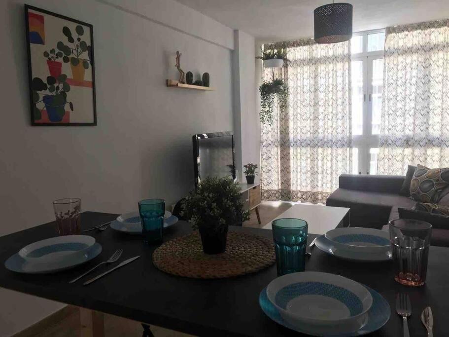 Ideal Apartamento En El Barrio De Las Delicias Malaga Bagian luar foto