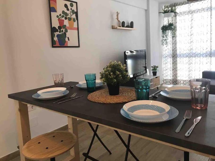 Ideal Apartamento En El Barrio De Las Delicias Malaga Bagian luar foto
